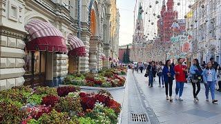 Go to Russian Luxury GUM Department Store / Walk in the Center of Moscow, Russia in Fall 2023