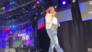 Jo Dee Messina - Stand Beside Me @ EPCOT Garden Rocks Concert | LIVE | Music | Things to Do | WDW