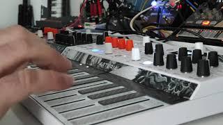 Easy making Music with the Arturia MicroFreak (Sequencer Play)