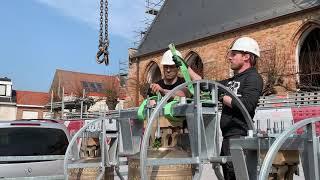 Nieuwe klokken geïnstalleerd in Sint-Niklaaskerk in Westkapelle