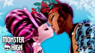 Every Kiss In Monster High Ever: Mistletoe Edition! | Monster High