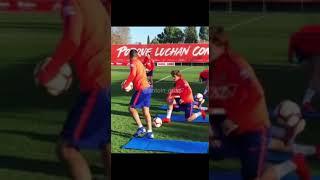 Antoine Griezmann fun moment   #antoinegriezmann #skills #funmoment #funnyfootball  #atleticomadrid