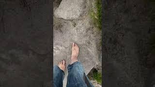 Barefoot on Stanage Edge | barefoot on rocks #barefootlife #dirtyfeet #paintednails