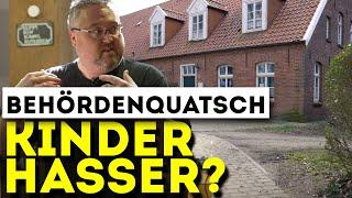 KINDERHASSENDE Behörden und Wilkes Pfarrhaus |  Bei Ron Johanning