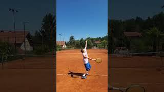 Amazing 12 year old Serbian junior serving with #Yonex #percept #Serbia #tennis #tennisserve