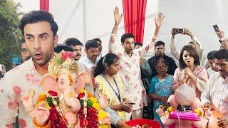 Ranbir Kapoor with Mother Neetu Kapoor Performing Pooja at their Ganpati Visarjan