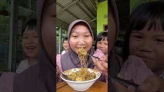 makan bakso duserbu bocil bocil #minivlog #adayinmylife #bakso