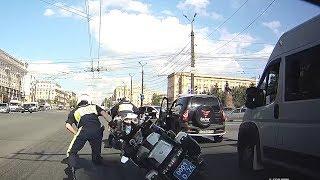 Мотоциклист ДПС попал в аварию