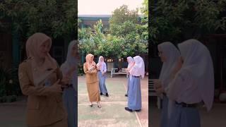 guru vs murid | siapa yg menang‼️ #shorts #joget #cantik #masasekolah #trending