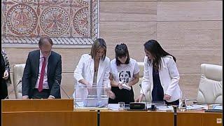 El PSOE se hace con la Presidencia de la Asamblea de Extremadura por la falta de acuerdo entre PP...