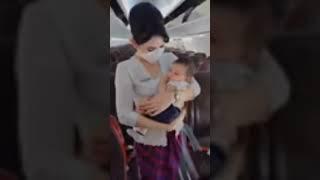 PRAMUGARI VIRAL!! Menyusui Bayi Di Dalam Pesawat..!!! #shorts  #shortsfeed #short #pramugari #viral