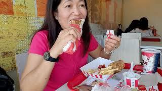 Twister Sandwich and fried chicken sa KFC RUWI OMAN 