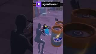 Son pote se trompe de cible mdr :D | agentblasco sur #Twitch