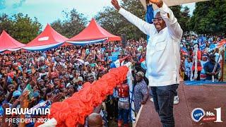 Massive Crowd welcome Bawumia at Mamprobi Trotro station during campaign tour