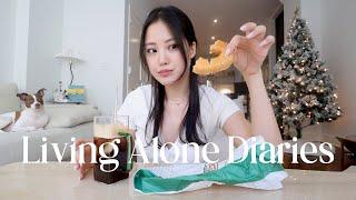 Living Alone Diaries | Casual and cozy week holiday shopping in nyc, solo eating & drinking, errands