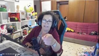 LA MADRE DE MARKILOKURAS TOMA EL CONTROL DE SU DIRECTO  MUY GRACIOSO! (Aparece Borracha) XD