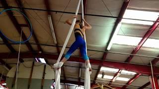 LEARNING CIRCUS BEGGINER AERIAL SILKS ROUTINE