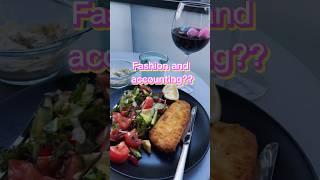 Fashion and accounting. Hæ?? #accounting #food #bookkeeping #vlog #becomerich #finance #businesstips