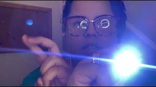 ASMR Exame dos Nervos Cranianos | Examinando seus olhos (com lanterna) ASMR LIGHTS