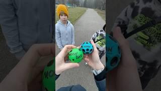 Хлопці кидають НЕ ОРИГІНАЛЬНИЙ Moon Ball? #gravityball #challenge #moonball #дюха