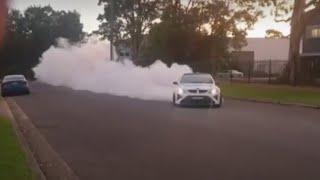 W1 GTSR VF HSV Huge Burnout / Powerskid