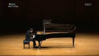 Beethoven Moonlight Sonata 3rd Movement played by 24 pianists