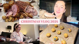 CHRISTMAS DAY VLOG 2024 | baking, cooking Christmas dinner & a homey day | CHARLIE BESANT