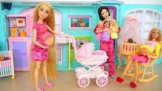 Talking Baby Stroller & Walking Barbie Nursery Playset Poussette de bébé Kinderwagen يتحدث عربة طفل