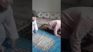 Mislina Azra namaz kılıyor