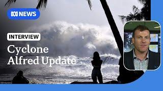 Bureau of Meteorology update as Cyclone Alfred crosses coastal islands off Brisbane coast | ABC NEWS