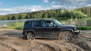 Jeep Patriot in deep sand