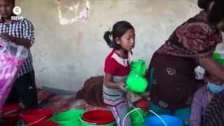 Nepal earthquake: Amazing little girl helps prepare Oxfam hygiene kits