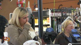 Caught on camera: Grocery store shoppers get a surprise