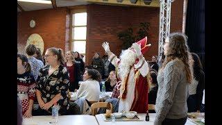 Flashmob in der Mensa  der Uni Trier "O du fröhliche"