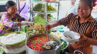 Must TRY ! KHMER's Most Favorite NOODLES ( Num Banhchok ) Served with Various Broths | Street Food