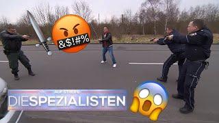 "Ich drehe durch!"  Mann geht mit Samuraischwert auf Polizisten los  ​| Die Spezialisten | SAT.1