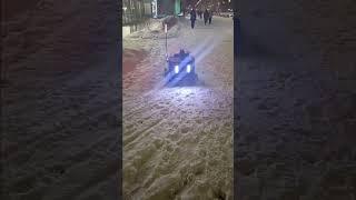 Yandex: delivery robot. #emotions #robot #Petersburg #shorts #冬 #road #russia