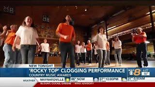 Viral TikTok clogger performs at CMAs to ‘Rocky Top’