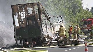 ДТП в Германии: пассажирский автобус сгорел после столкновения с фурой (новости)