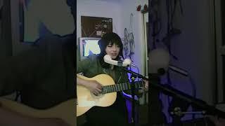 POV: lain sings u duvet