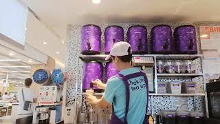 Chatime Barista Making Milktea