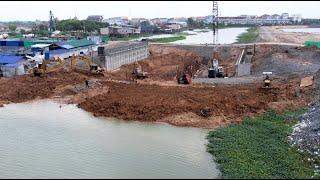 Caterpillar Excavators excavated remove the mud & Bulldozer to constructs the Bridge​​ construction