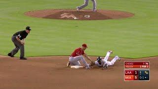 LAA@MIA: Chavez picks off Gordon at second