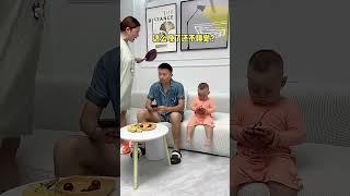 Baby Plays With Mobile Phone And Won’T Sleep, Mom Can Solve The Problem With One Trick! #funny #cute