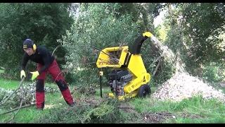 Haecksler 4. The fastest compact wood chipper. Shredding more in less time