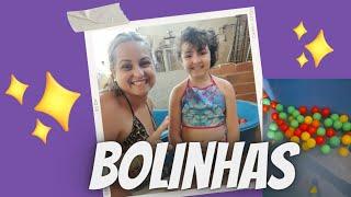 Pegando as Bolinhas #piscinas com/ Tixi e nini #diversão