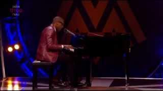 Labrinth - Beneath Your Beautiful/Earthquake (Live MOBO Awards 2012)