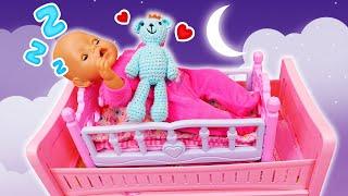 A new bed for baby Annabell doll. Baby doll evening routine. Baby dolls videos for kids.