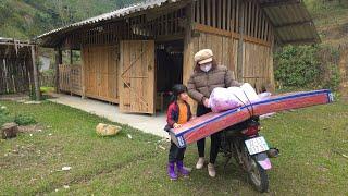 Winter comes cold, The little girl is given a meaningful gift, a warm blanket and mattress