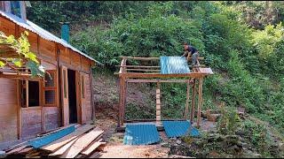 365 Days Alone in the Forest: Man Dismantles and Repairs Wooden House Damaged by Heavy Rain